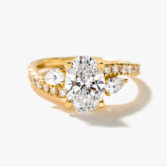 Lab Grown Oval Cut Diamond Engagement Ring in 14K Yellow Gold (2.25 ct tw)