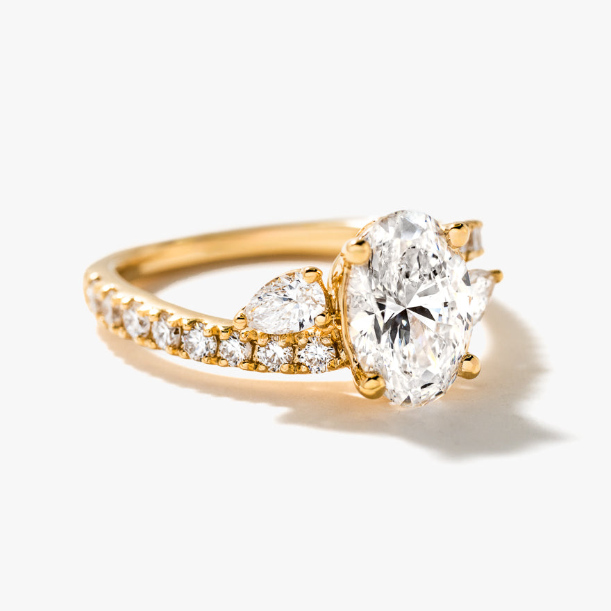 Lab Grown Oval Cut Diamond Engagement Ring in 14K Yellow Gold (2.25 ct tw)