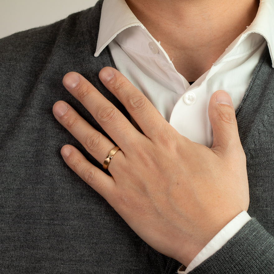 Men's Point Ring in 10K Yellow Gold – Ann-Louise Jewellers