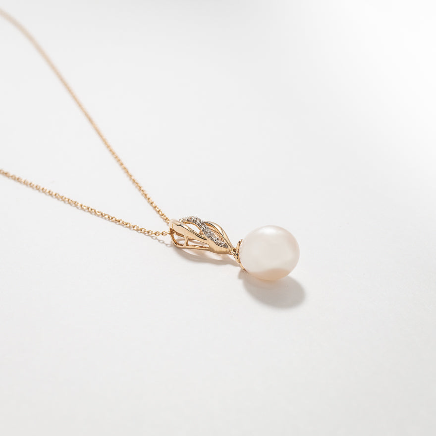 Pearl Necklace in 10K Yellow Gold