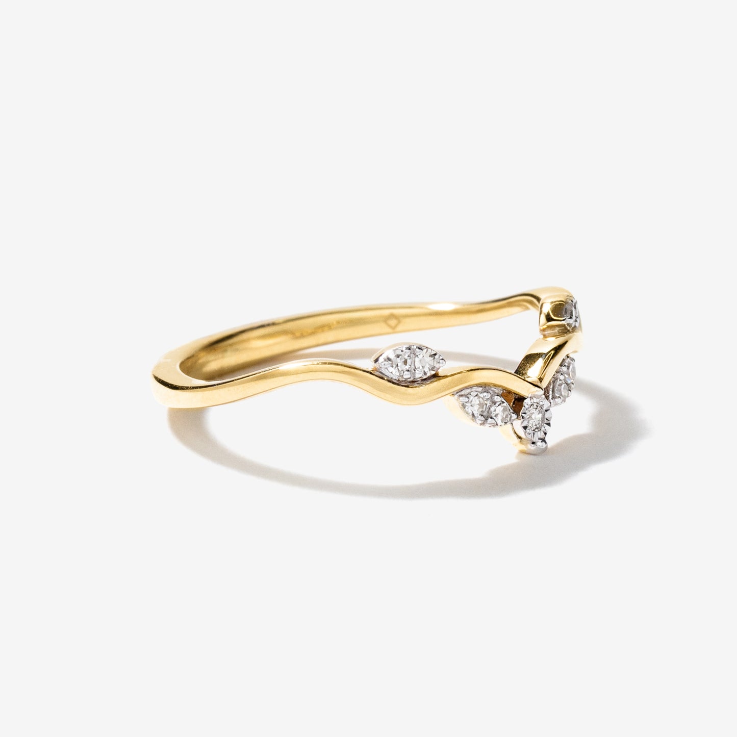 Diamond Cluster Ring in 10K Yellow Gold (0.07 ct tw)