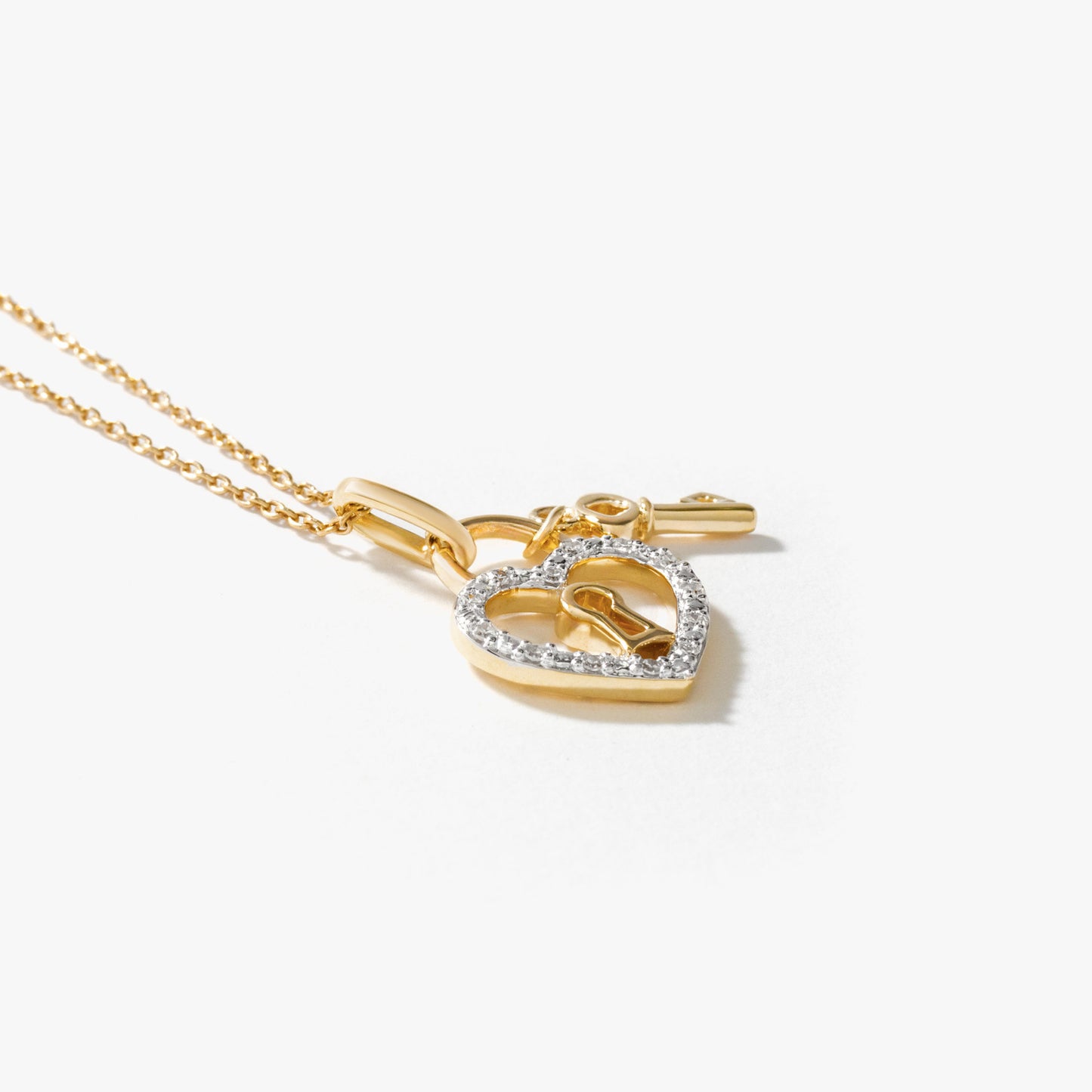 Diamond Lock and Key Necklace in 10K Yellow Gold (0.05 ct tw)