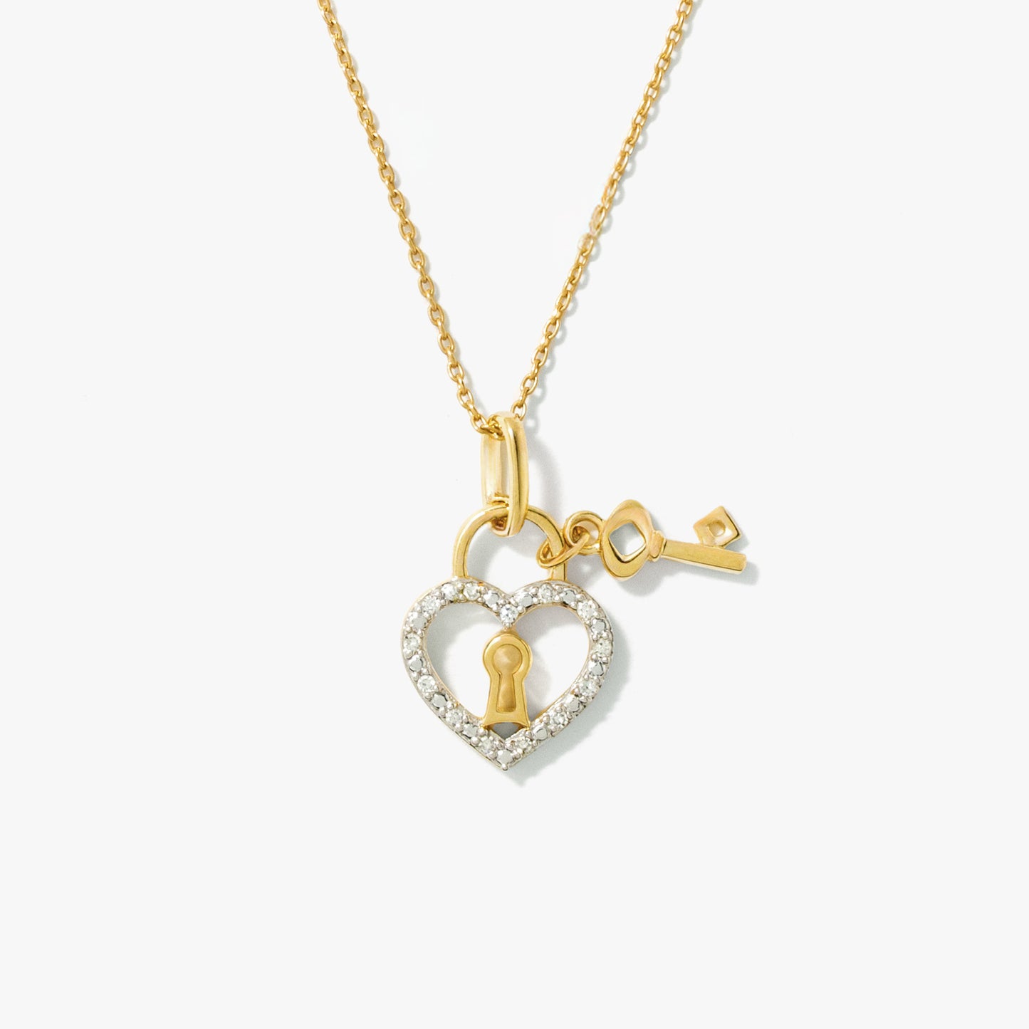 Diamond Lock and Key Necklace in 10K Yellow Gold (0.05 ct tw)