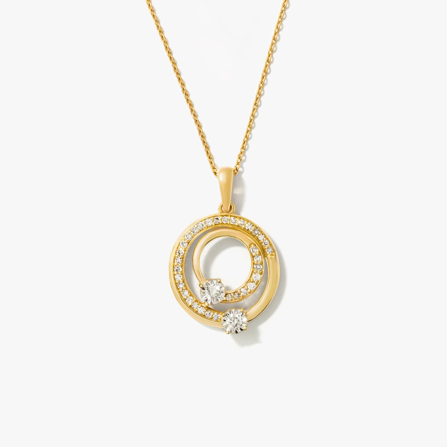 Diamond Cluster Necklace in 10K Yellow and White Gold (0.25 ct tw)