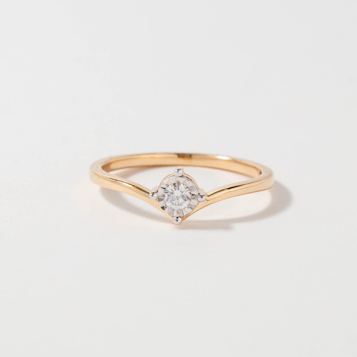 V Solitaire Ring in 10K Yellow Gold (0.08 ct tw)