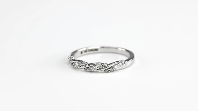 Platinum diamond clearance twist ring