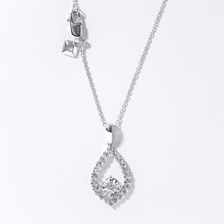 Diamond Cluster Pendant Necklace in 10K White Gold (0.50 ct tw)