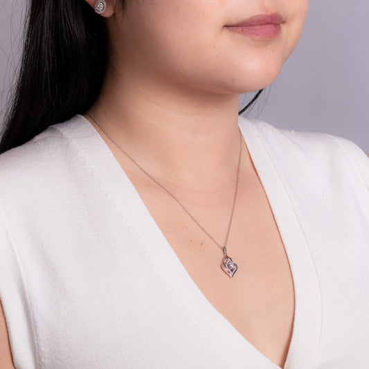 -Evelyn- Diamond Cluster Pendant Necklace in 10K White and Rose Gold (0.25 ct tw)