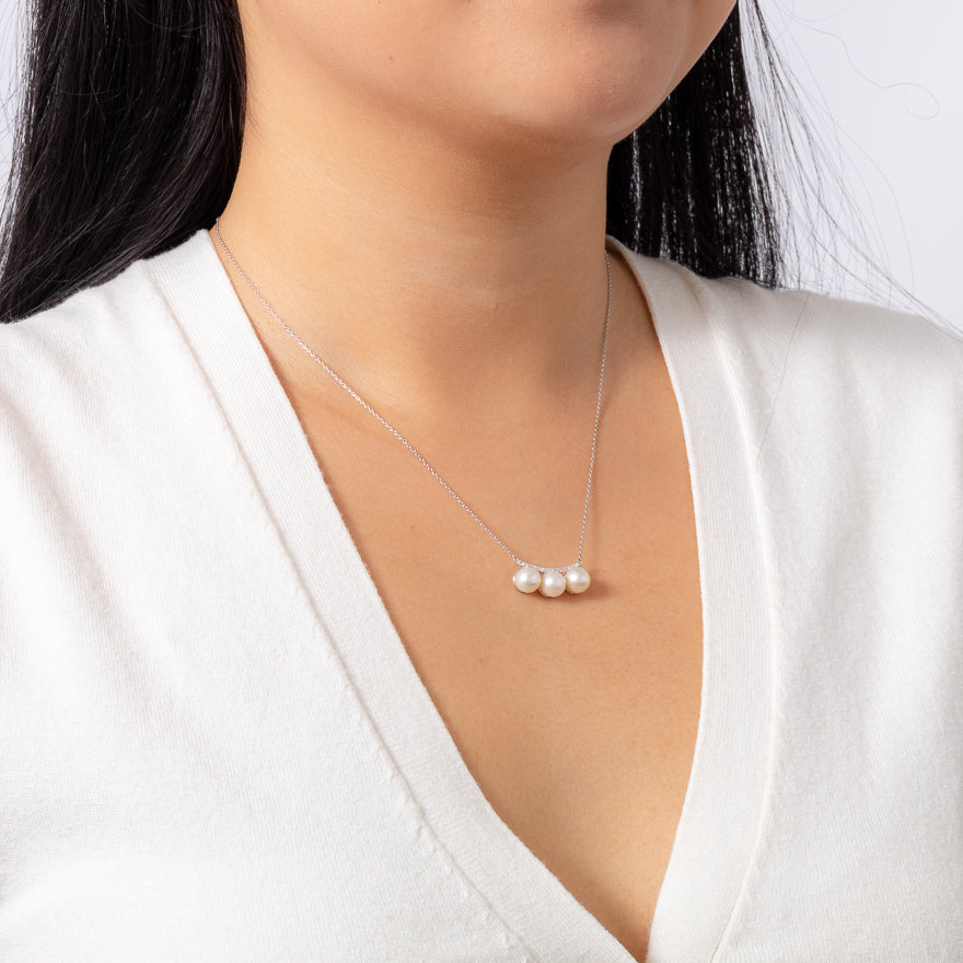 Pearl necklace deals white gold