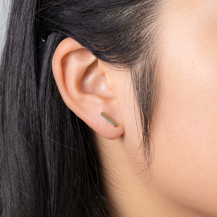 Bar Stud Earrings in 10K Yellow Gold – Ann-Louise Jewellers