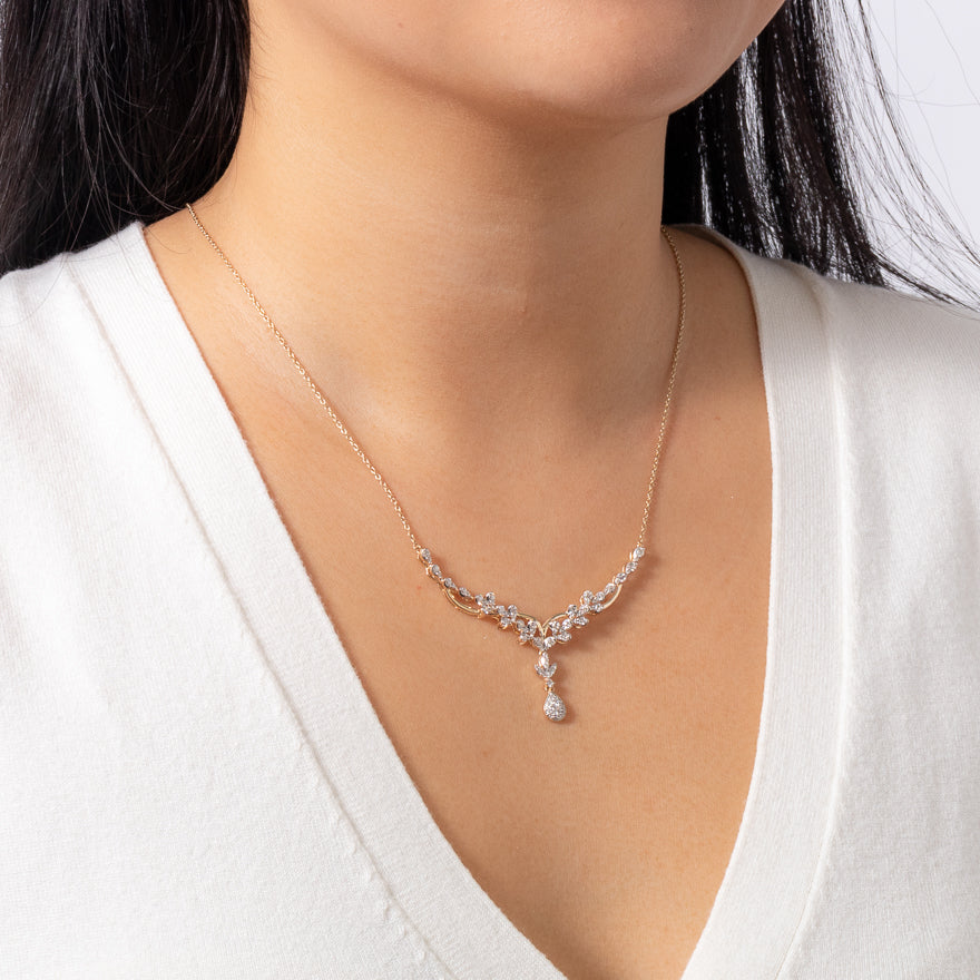 Very Light Lotus Diamond Necklace Set